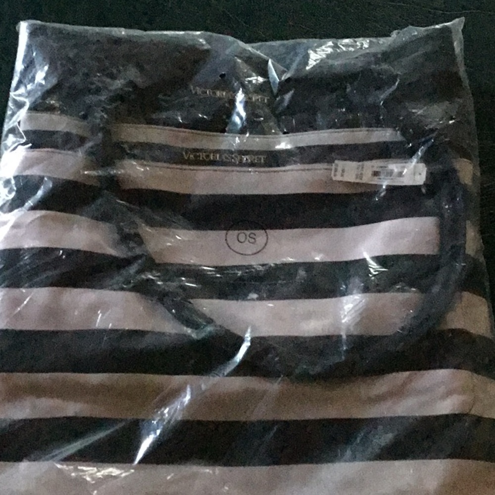 Victoria secret duffle bage new with tags